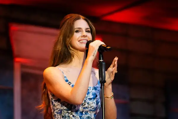 Lana Del Rey performing in Wales with her baby beehive.