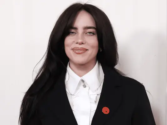 Billie Eilish a essayé un bob blonde hirsute pour l'automne