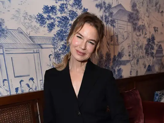 Wysiłki Renée Zellweger Updo nadaje się do bohaterki Romcom