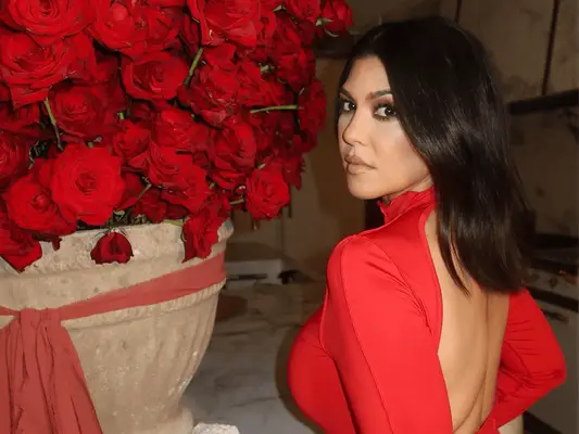Kourtney Kardashian Barker em sua rotina matinal e no último lançamento de Lemme