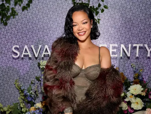 Rihanna with a bob and fur coat