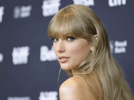 Taylor Swift with bangs