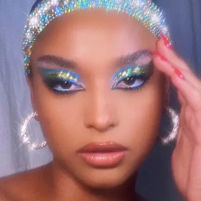 Die Schönheit der 70er Jahre ist trend