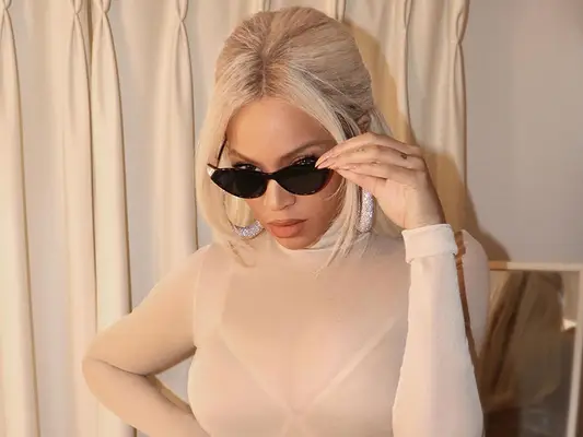 Beyonce with silver blonde hair and creamy rose lip gloss nails