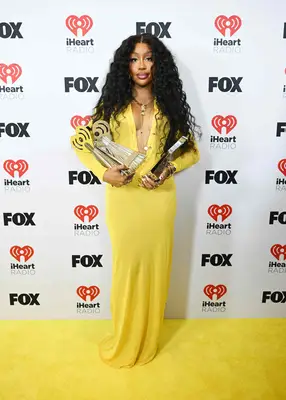 SZA wearing a yellow dress at the 2024 iHeartRadio Awards