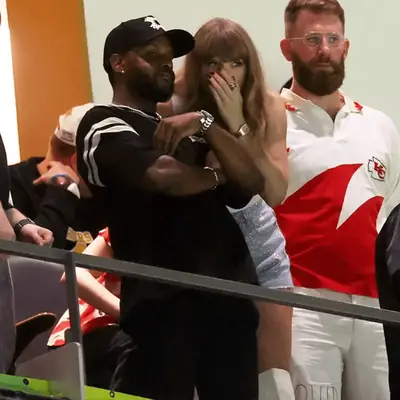 Taylor Swifts Super Bowl Maniküre ist die beste Winternagelinspiration