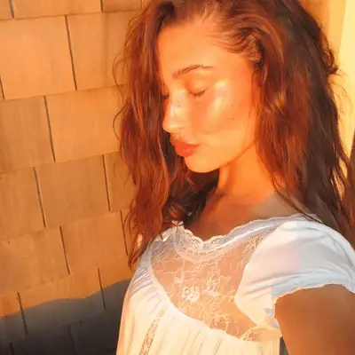 Hailey Bieber with reflective, mirror-like pearl nails and a sun kissed, 