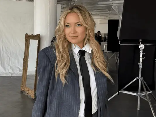 Nový 80. let Kate Hudsonové nemohl být více Goldie Hawn-Coded