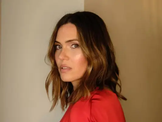 Le rouge à lèvres Moody de Mandy Moore est l'inspiration estivale la plus inattendue