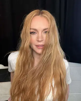 Lindsay Lohan churro hair color on long waves