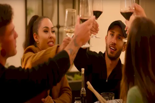 Brittany Snow e a venda do cronograma de relacionamento de Tyler Stanaland do OC: casamento com divórcio