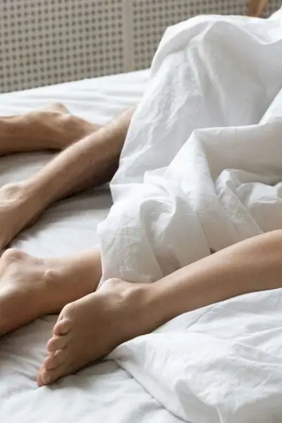 15 raisons pour lesquelles le sexe matinal est le MEILLEUR sexe – et comment le rendre plus chaud