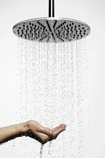 Showerhead dripping on hand