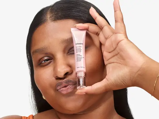 model holding glossier