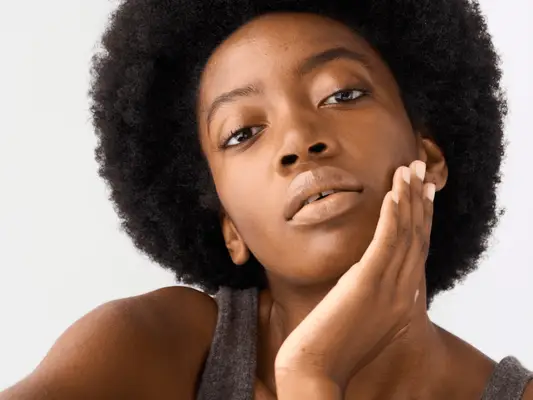 Woman with clear, glowy skin and natural makeup.