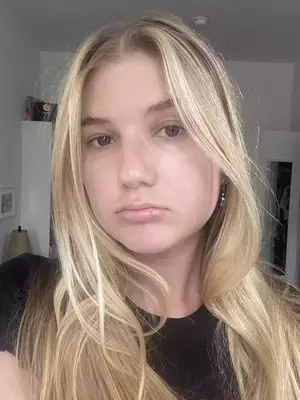 Bella wearing Dr Dennis Gross DermInfusions Blur + Repair Cream