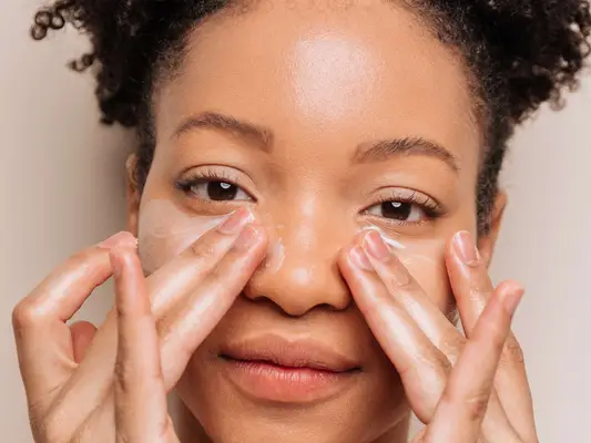 Měli byste pop Blackheads? Derms vysvětlujte, jak je bezpečně odstranit