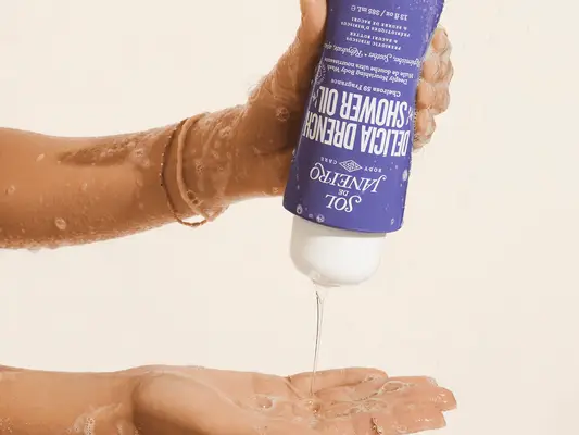 El spray corporal favorito de Tiktok de Sol de Janeiro es ahora un delicioso aceite de ducha