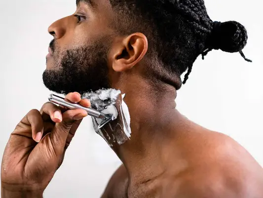 Hvordan du barberer deg med kviser, ifølge proffene