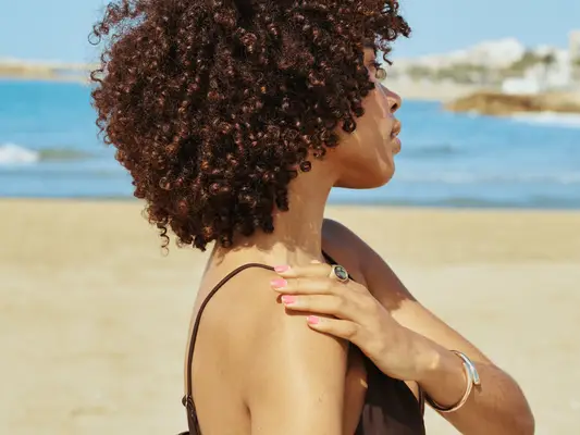 Los negros también necesitan protector solar, ya sea por qué