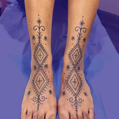 Thick multi-diamond and star tattoo design on the lower legs and feet
