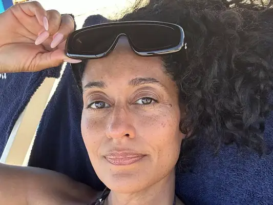 tracee ellis ross selfie