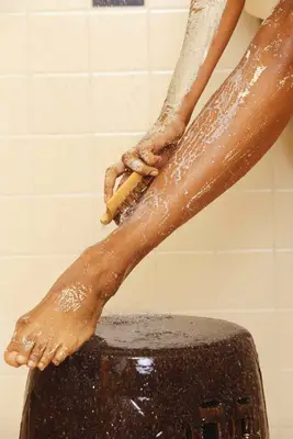 9 technik usuwania włosów DIY, które możesz wypróbować w domu