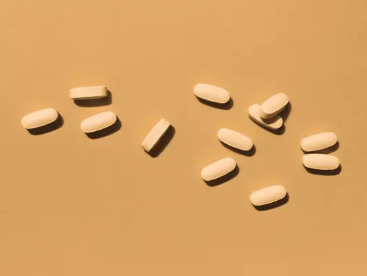 La céphalexine est-elle la clé du traitement de l'acné inflammatoire? Les cères pèsent