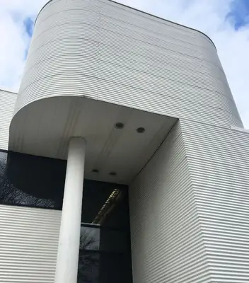 creme de la mer: The La Mer HQ in Melville, Long Island