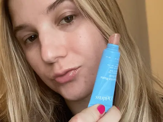 La Dra. Idriss empaquetó su pirateo viral de 'Lip Basting', y está salvando mis famosos labios de invierno