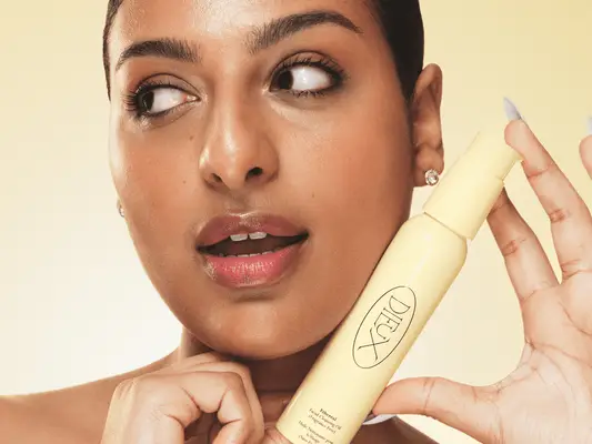 La nouvelle huile de nettoyage de DIEUX est un miracle de maquillage de maquillage