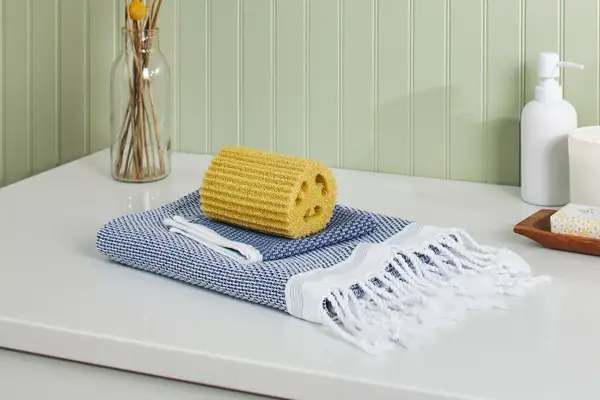 Resorè Face Towel with makeup on it