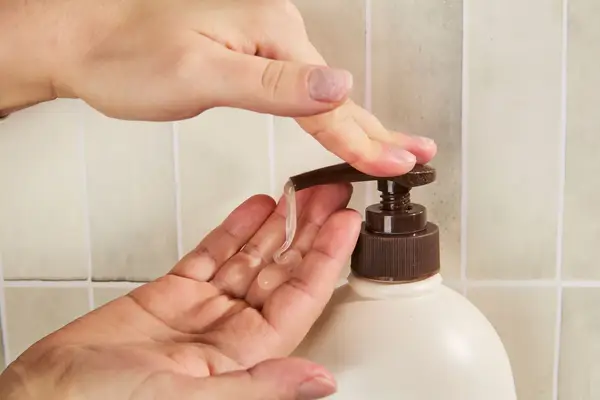 Person dispenses Aveeno Skin Relief Body Wash into their hand