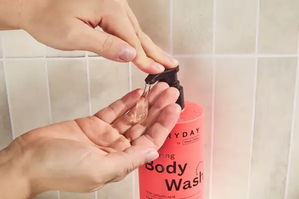 Person dispenses frank body Everyday Clearing Body Wash into their hand