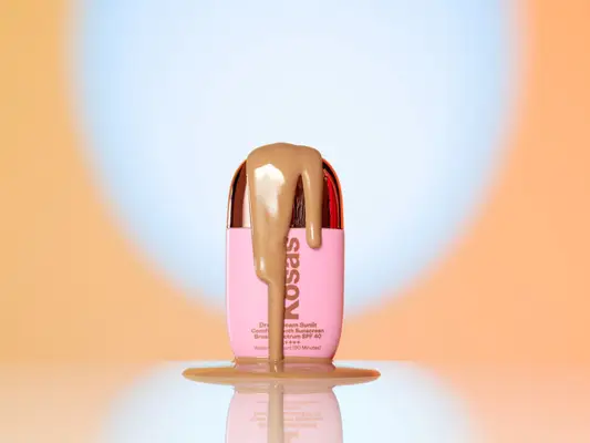 O mais novo SPF de Kosas lhe dará um brilho 'acabou de voltar de férias'