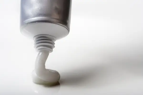 Topical retinoid cream