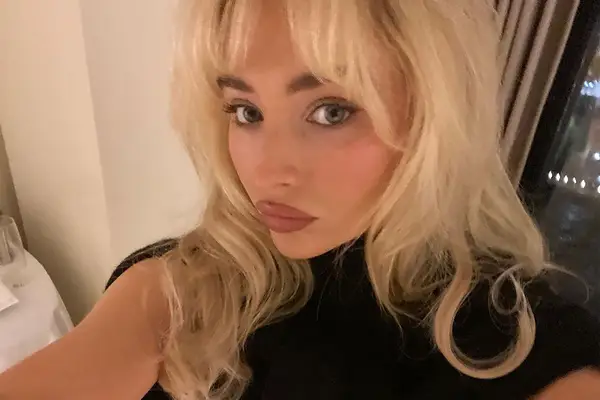 Sabrina Carpenter et l'outil de lutte contre la peau de Sydney Sweeney est en vente rare RN