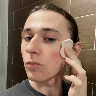 Zizi Strater trying Nice Ice Toner