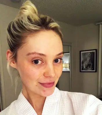 Erin Jahns selfie post-DIY-turmeric mask