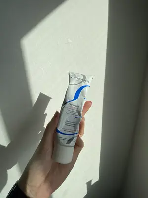 Embryolisse Lait-CrÃ¨me Sensitive tube in hand