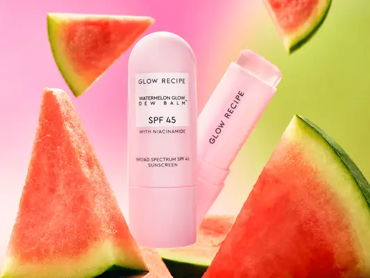 Glow Recipe's New Dewy Sunscreen Stick vil være din sommerstift