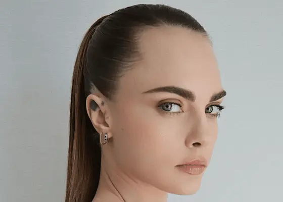 Ušní tetování 101: 5 věcí, které je třeba vědět před rezervací schůzky