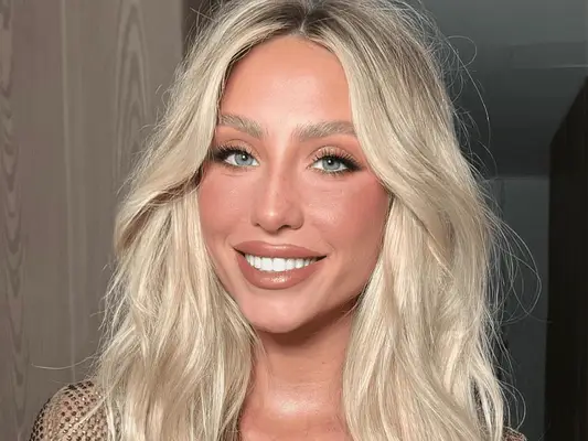 alix earle wearing makeup and smiling