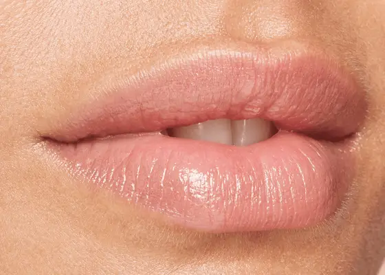 15 choses à éviter après le remplissage des lèvres, selon les chirurgiens plasticiens