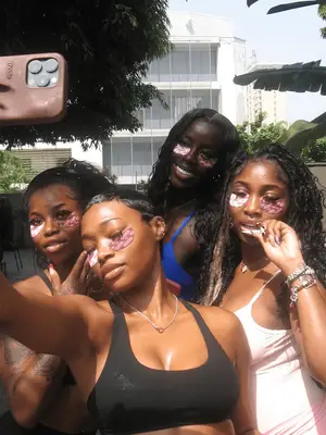 Brandede øjengeler er det nye skønhedsstatussymbol