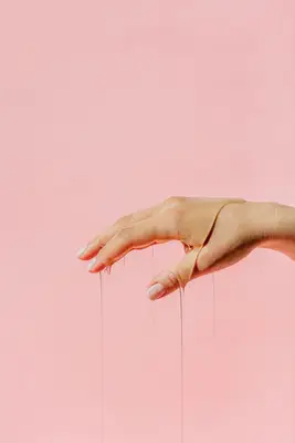 hand with honey on pink