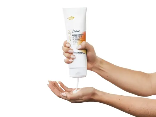 La nouvelle ligne de soins du corps de Dove a été inspirée par votre sérum facial préféré