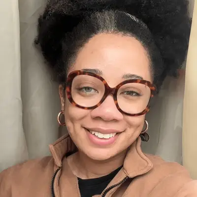 MYM Beauty editor selfie