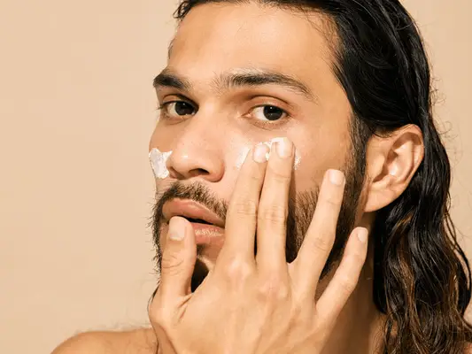 Her er hvad man kan forvente under en mænds ansigt, ifølge en æstetiker