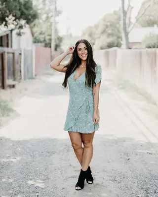 Genna Ellis Knee Scars